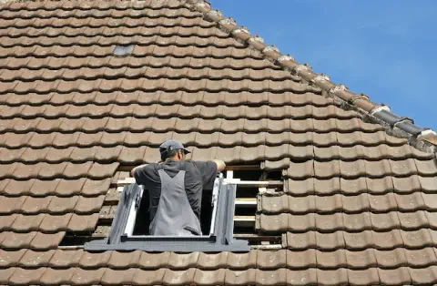 Pose de velux - Saint-Quentin-de-Baron